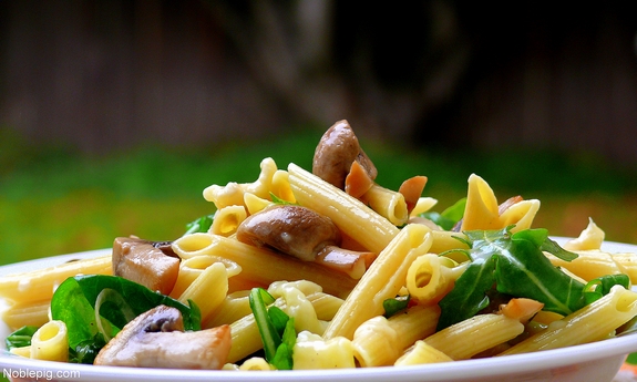 Pasta with Brie, Mushrooms and arugula