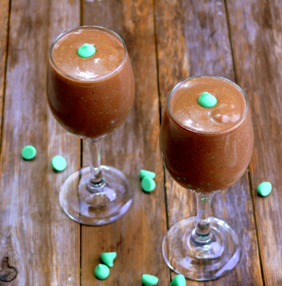 Minty Chocolate Avocado Shake with chips