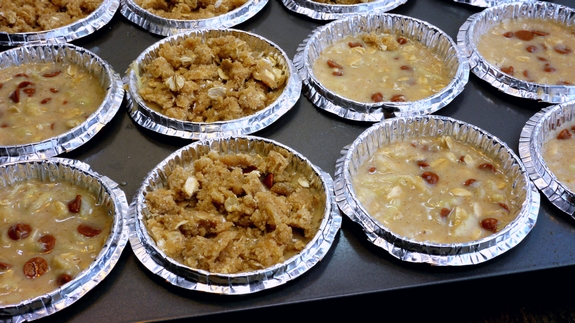 Streuseled Apple Oatmeal Cinnamon Chip Muffins muffin tin