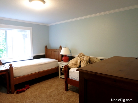 Noble Pig Jons room 14