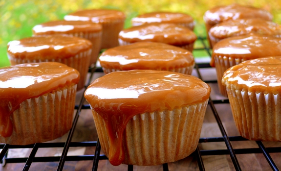 caramel apple cupcakes