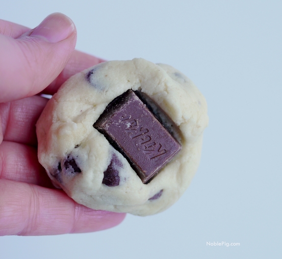 Kit Kat Stuffed Soft Baked Chocolate Chip Cookies Noble Pigx