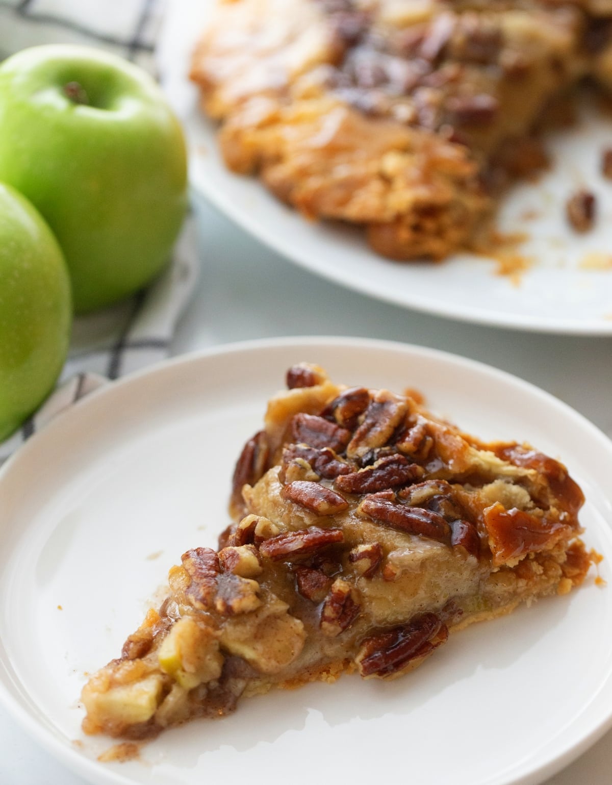 This upside down apple pie is easy to make and turns out beautifully every time—no crust-making skills needed. It has rave reviews and is a favorite for Thanksgiving or any holiday table. easy apple pie recipe