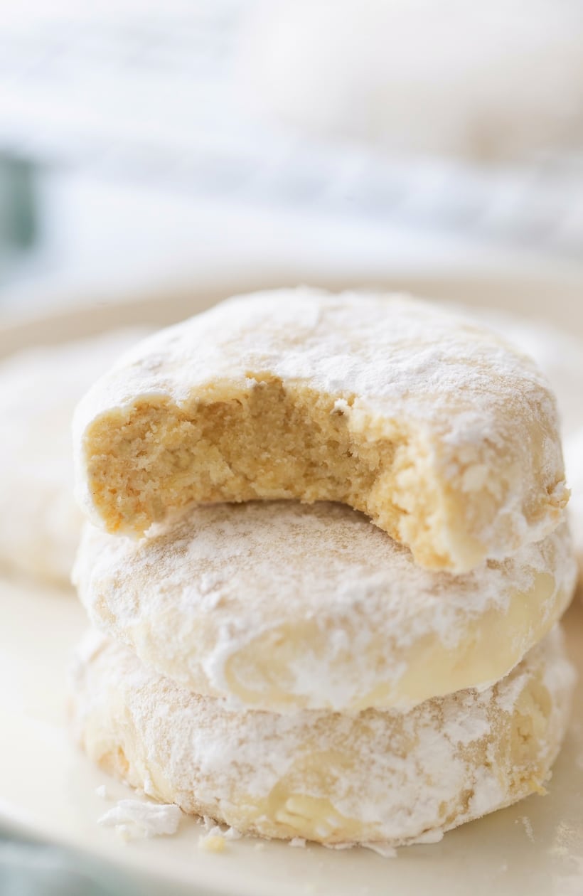 A sweet butter, meltaway cookie, made with crunchy Panko breadcrumbs. The addition of Panko brings a distinct texture to these cookies that would otherwise simply melt in your mouth. Panko cookies