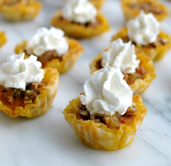 Pumpkin Pie Bites with Gingerbread Streusel 