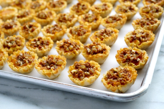 Pumpkin Pie Bites with Gingerbread Streusel 