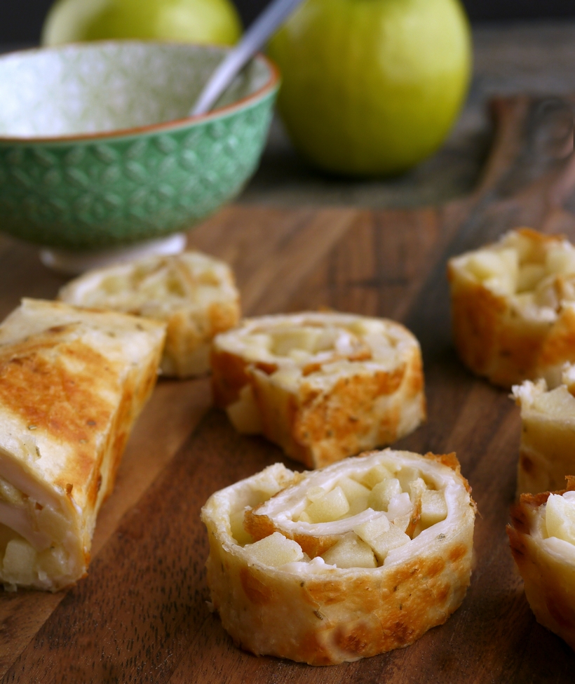 Fill that new lunchbox with these delicious Melty Smoked Gouda, Mozzarella and Apple Pinwheels. You will have a hard time believing this luscious tasting cheese is dairy-free! #noblepig #dairyfree #backtoschool #lunchbox #smokedgouda