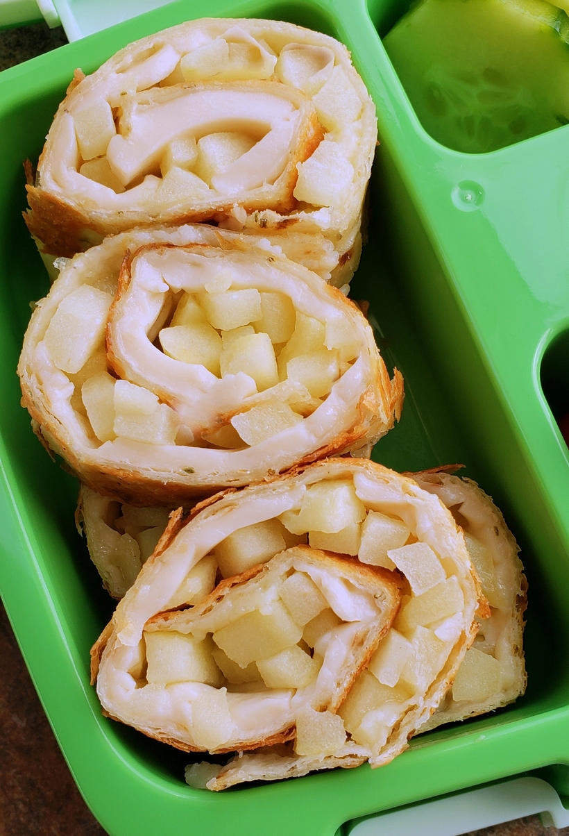 Fill that new lunchbox with these delicious Melty Smoked Gouda, Mozzarella and Apple Pinwheels. You will have a hard time believing this luscious tasting cheese is dairy-free! #noblepig #dairyfree #backtoschool #lunchbox #smokedgouda