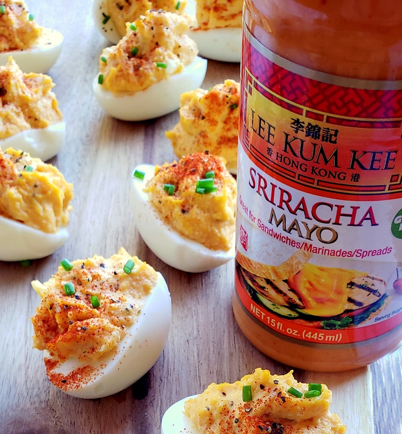 Add a little spice to the appetizer table with these Sriracha Mayo Deviled Eggs. This is a zesty, creamy and splurge-worthy treat you'll want to serve at every event! #noblepig #sriracha #eggs #devliedeggs