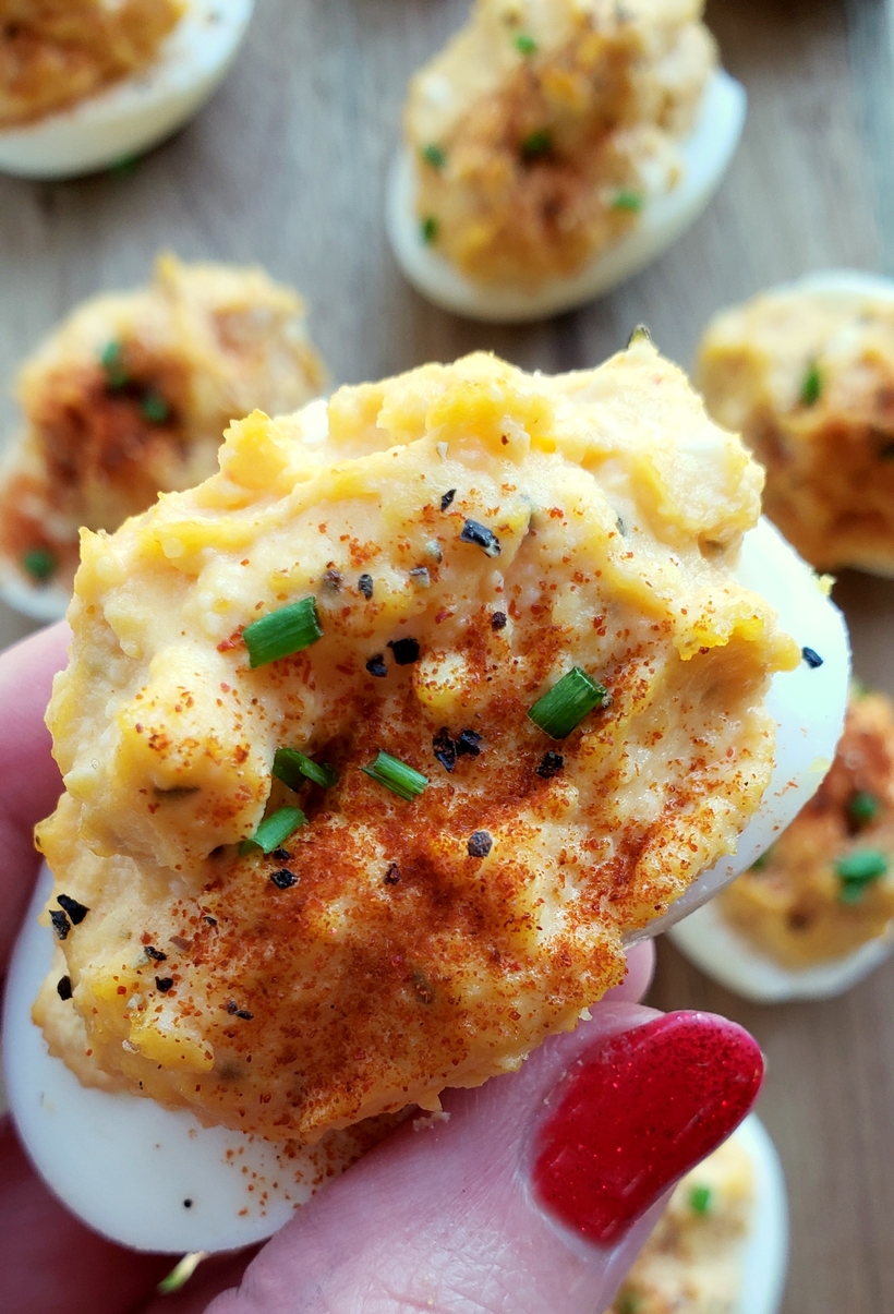 Add a little spice to the appetizer table with these Sriracha Mayo Deviled Eggs. This is a zesty, creamy and splurge-worthy treat you'll want to serve at every event! #noblepig #sriracha #eggs #devliedeggs