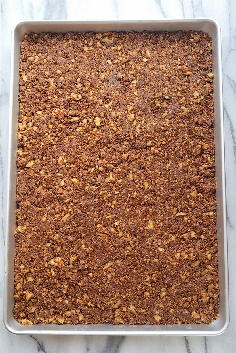 Perfect for any occasion, these Chocolate Cream Cheese Bars feature a unique chocolate graham cracker crust and topping, with a creamy middle layer. #creamcheesedessert