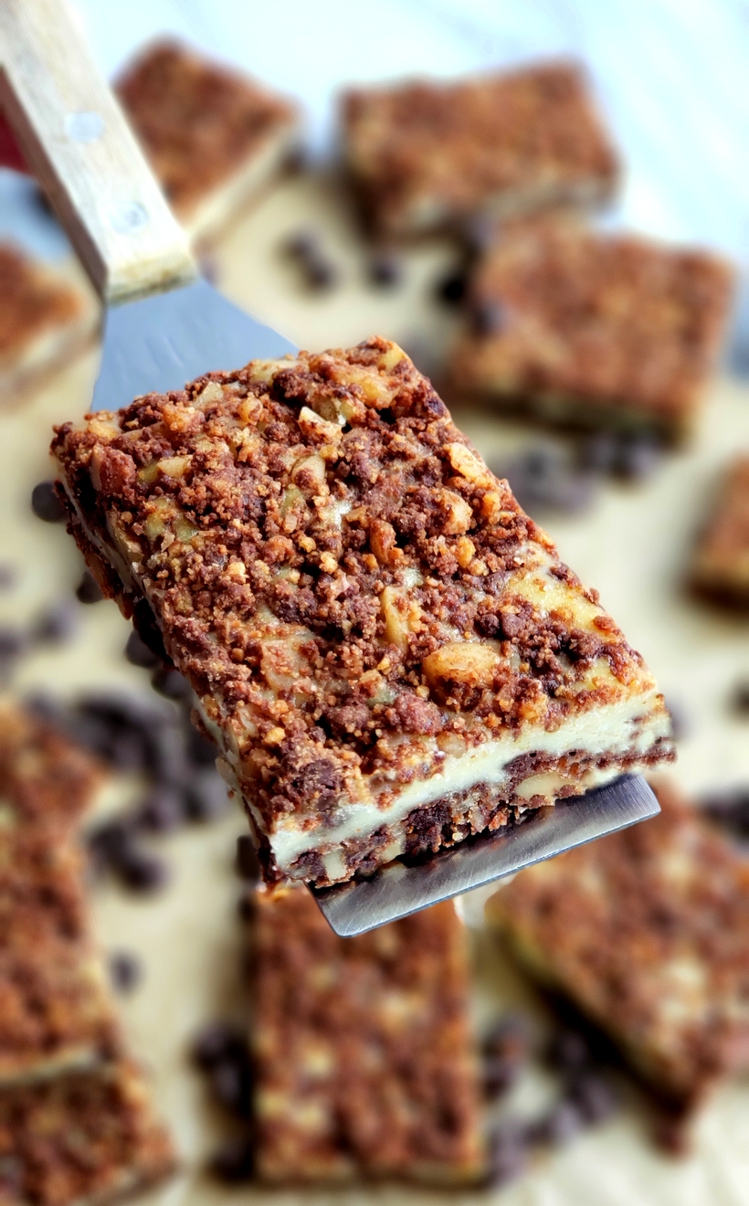 Perfect for any occasion, these Chocolate Cream Cheese Bars feature a unique chocolate graham cracker crust and topping, with a creamy middle layer. #creamcheesedessert