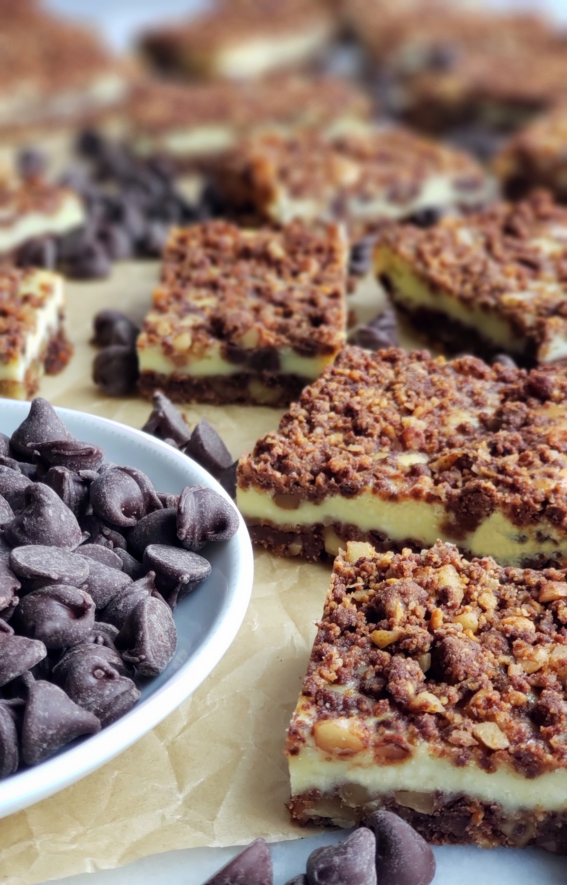 Perfect for any occasion, these Chocolate Cream Cheese Bars feature a unique chocolate graham cracker crust and topping, with a creamy middle layer. #creamcheesedessert