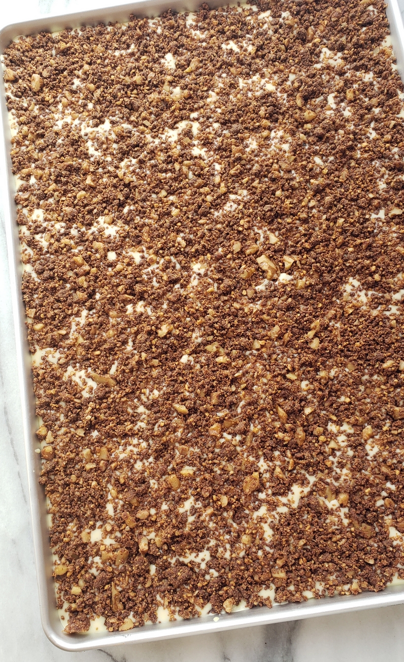 Perfect for any occasion, these Chocolate Cream Cheese Bars feature a unique chocolate graham cracker crust and topping, with a creamy middle layer. #creamcheesedessert