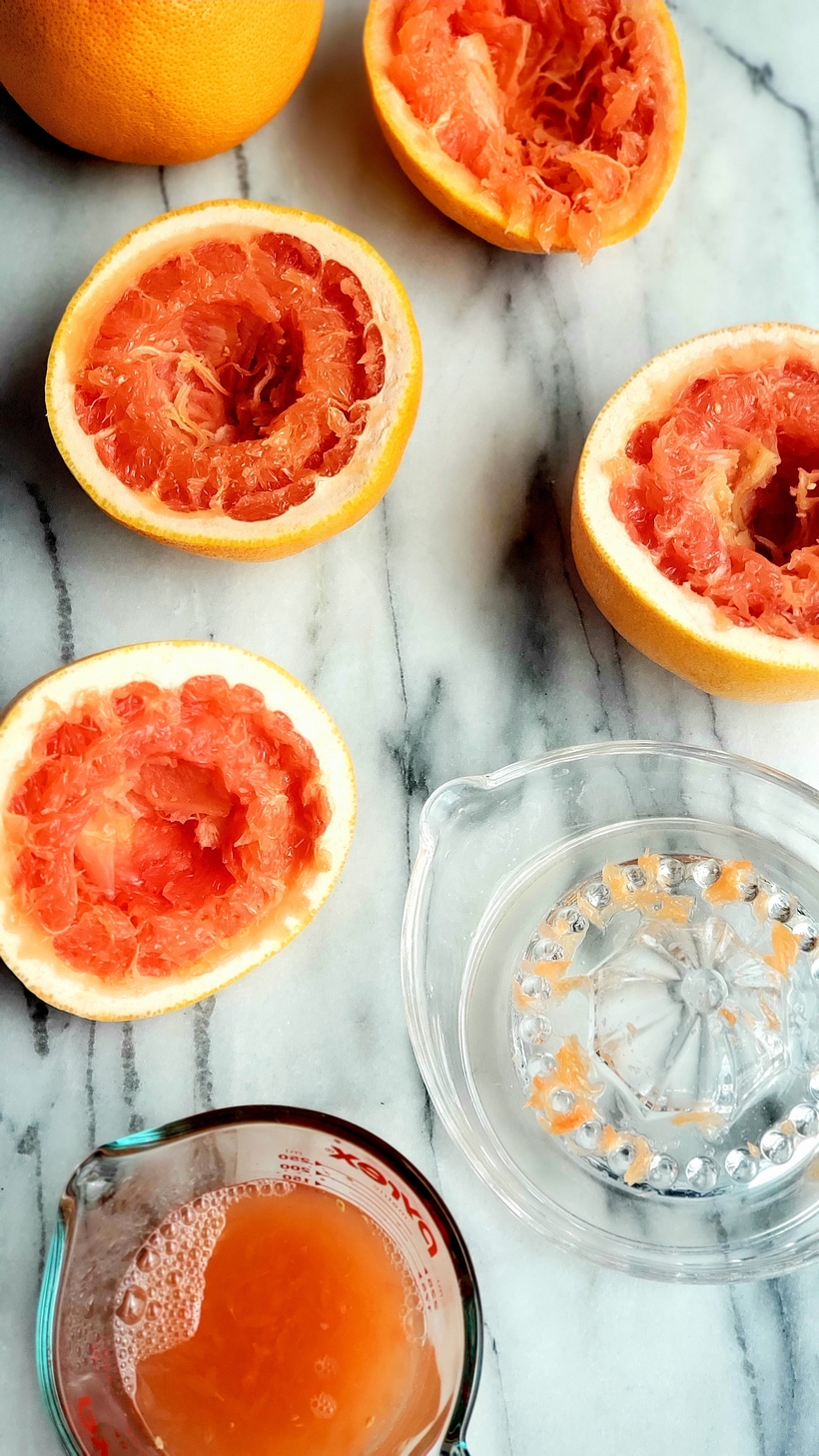Serve these Grapefruit Prosecco Cocktails for brunch or on the patio for a perfectly crowd-pleasing sipping experience. #proseccococktail #grapefruit #brunchcocktail Several squeezed grapefruits.