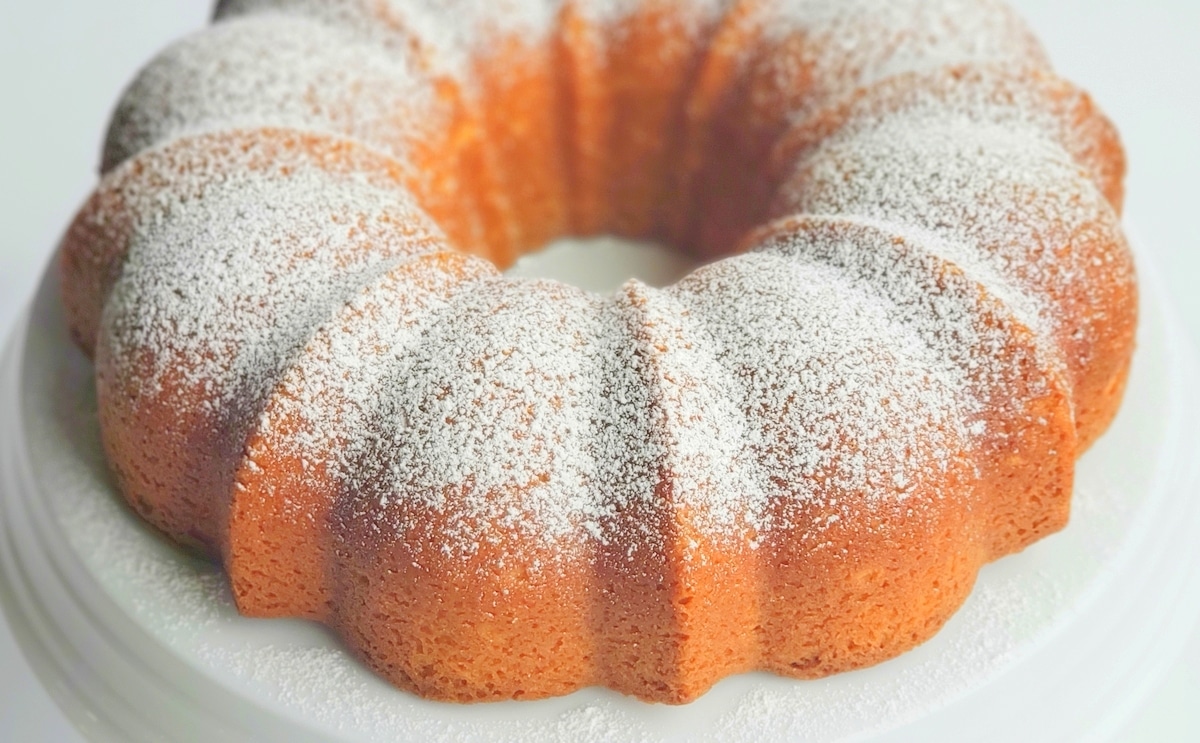 RumChata Cake dusted with powdered sugar.