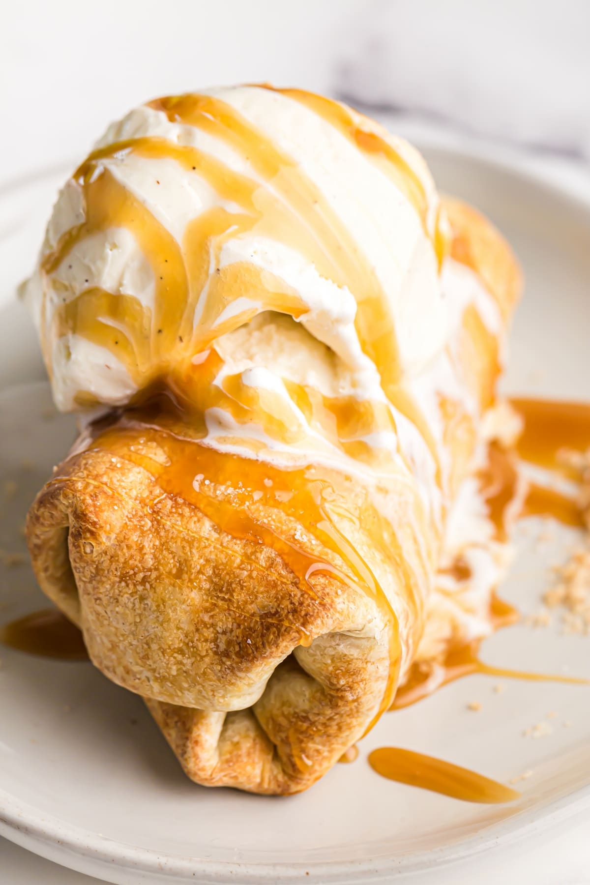These Air Fryer Apple Pie Chimichangas are an easy, no-fuss way to enjoy apple pie—think of them as apple pie’s fun, crispy cousin, all without the hassle of frying! apple pie chimichangas