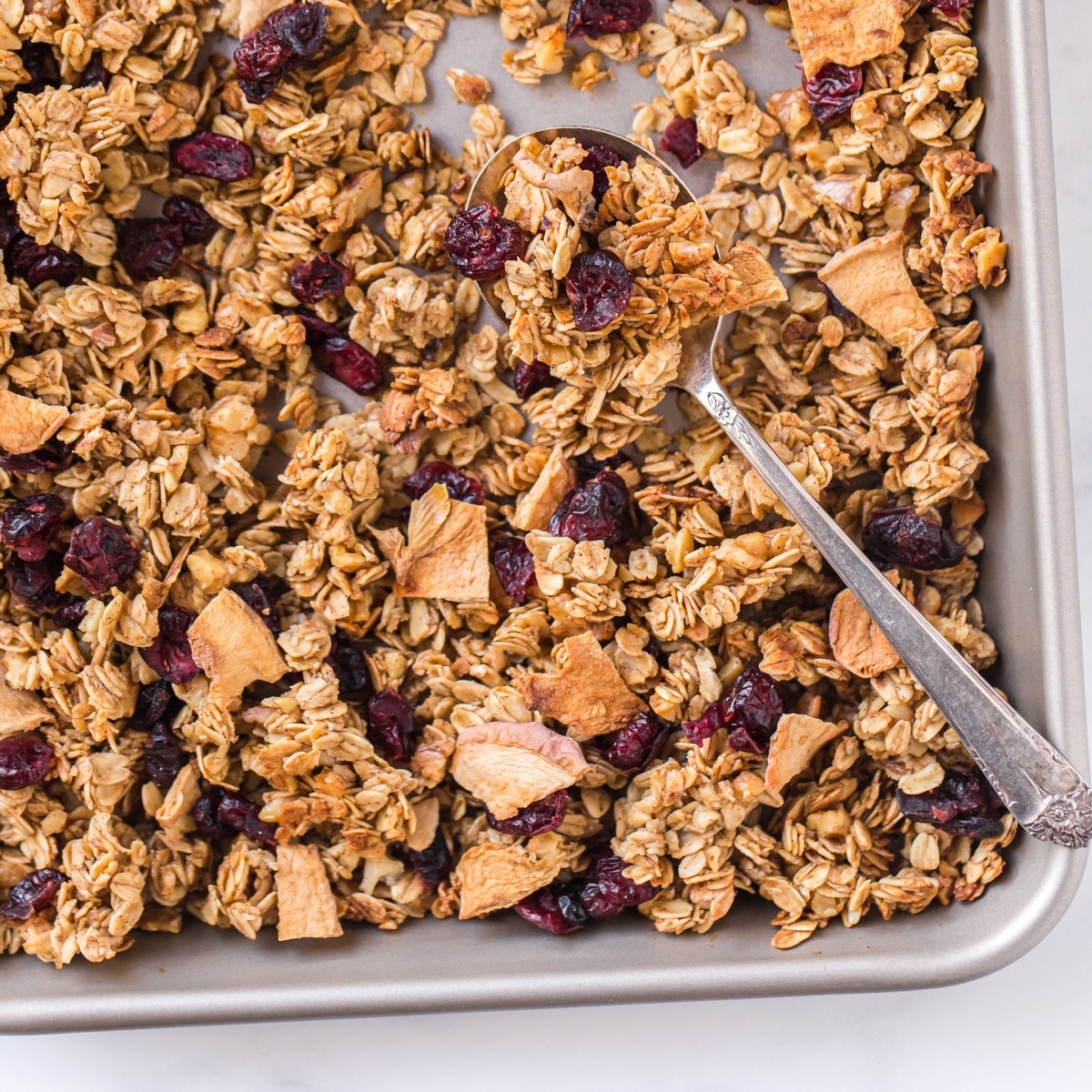 apple cinnamon granola