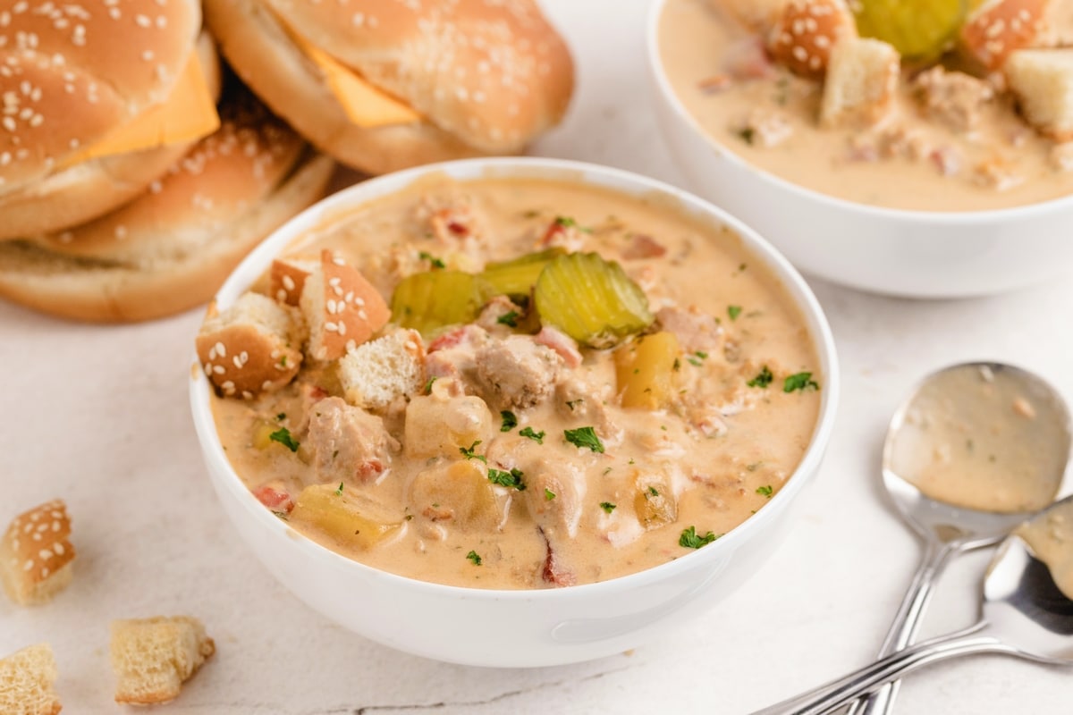 cheeseburger soup with hamburger buns