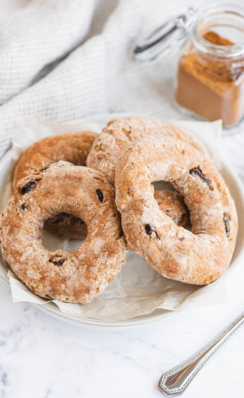 easy air fryer cinnamon bagels on a plate