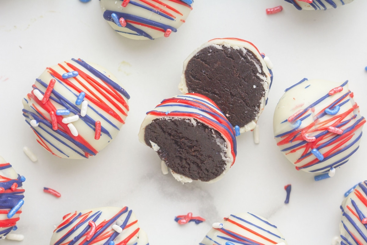These patriotic Oreo balls are everything! They strike a perfect balance between cookie and candy—crunchy on the outside, truffle-like on the inside, and completely festive. Oreo truffles