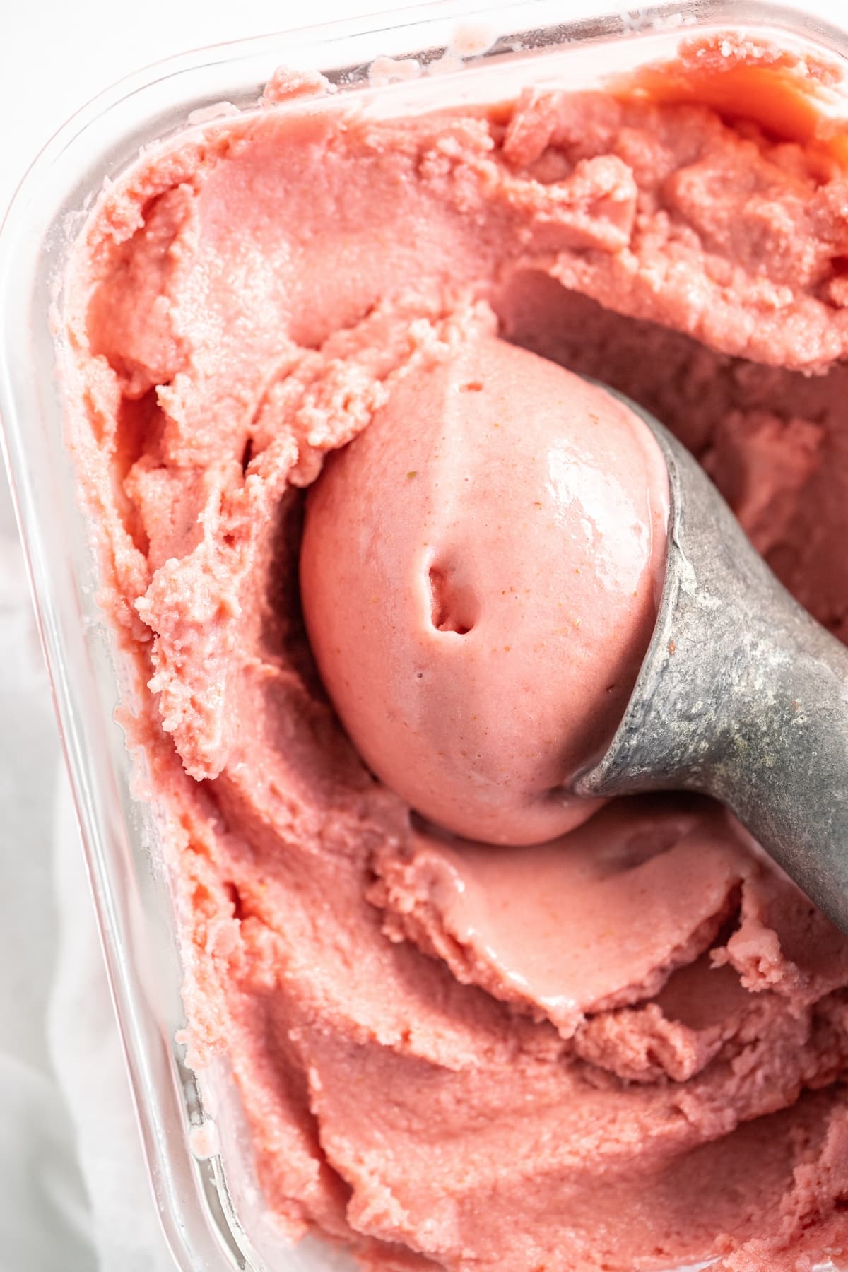 When I'm looking for a healthier yet tasty dessert option, I spend just ten minutes making this satisfying strawberry frozen yogurt. With only five ingredients, it's a simple process to create something so delicious. strawberry frozen yogurt