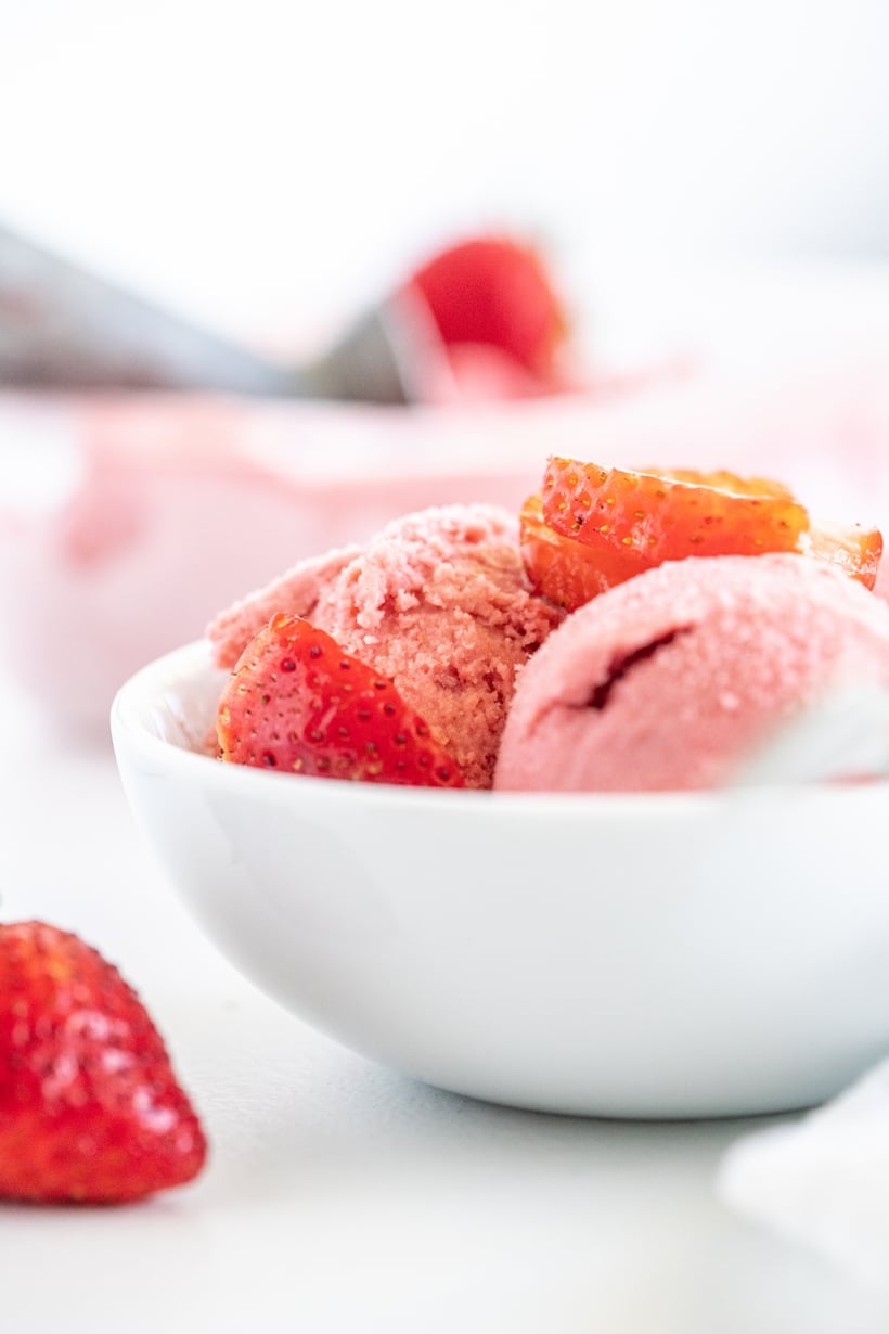 When I'm looking for a healthier yet tasty dessert option, I spend just ten minutes making this satisfying strawberry frozen yogurt. With only five ingredients, it's a simple process to create something so delicious. frozen strawberries dessert