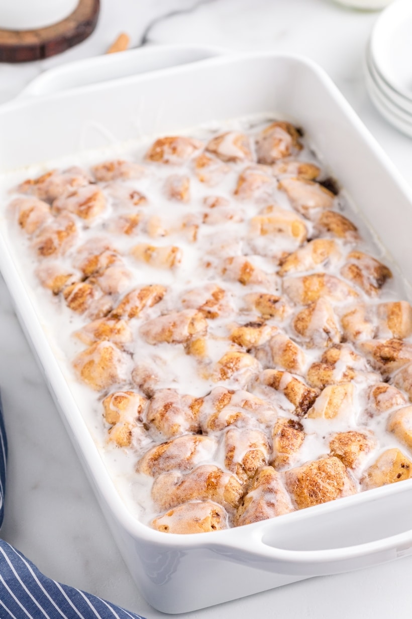 A quick and easy cinnamon roll casserole without any of the fuss. This cinnamon roll breakfast bake is sweet, rich and full of flaky layers in every bite. cinnamon roll breakfast bake