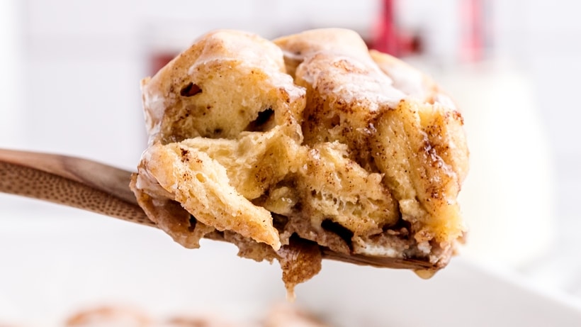 Wake up to the aroma of freshly baked cinnamon rolls with this easy cinnamon roll casserole recipe, perfect for feeding a hungry crowd! Made with Pillsbury refrigerated cinnamon rolls, this easy brunch recipe is simple to put together and an easy breakfast everyone loves. breakfast bake with cinnamon
