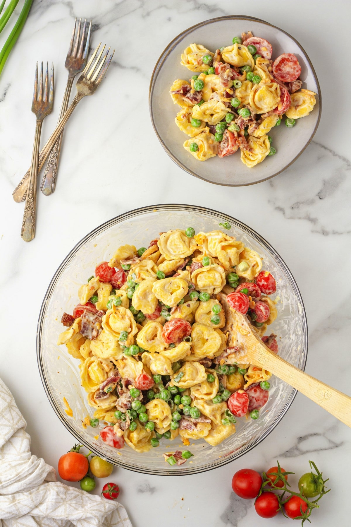 If you’re looking to mix things up with more pasta salad options, check out these recipes: tortellini pasta salad
