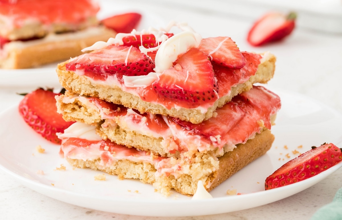 Making strawberry pizza is such a fun process. It’s basically a bright, colorful take on a super easy, light, and airy fruit galette. Seriously, one bite of this gorgeous dessert and you'll be planning to make it again in no time. strawberry Pizza
