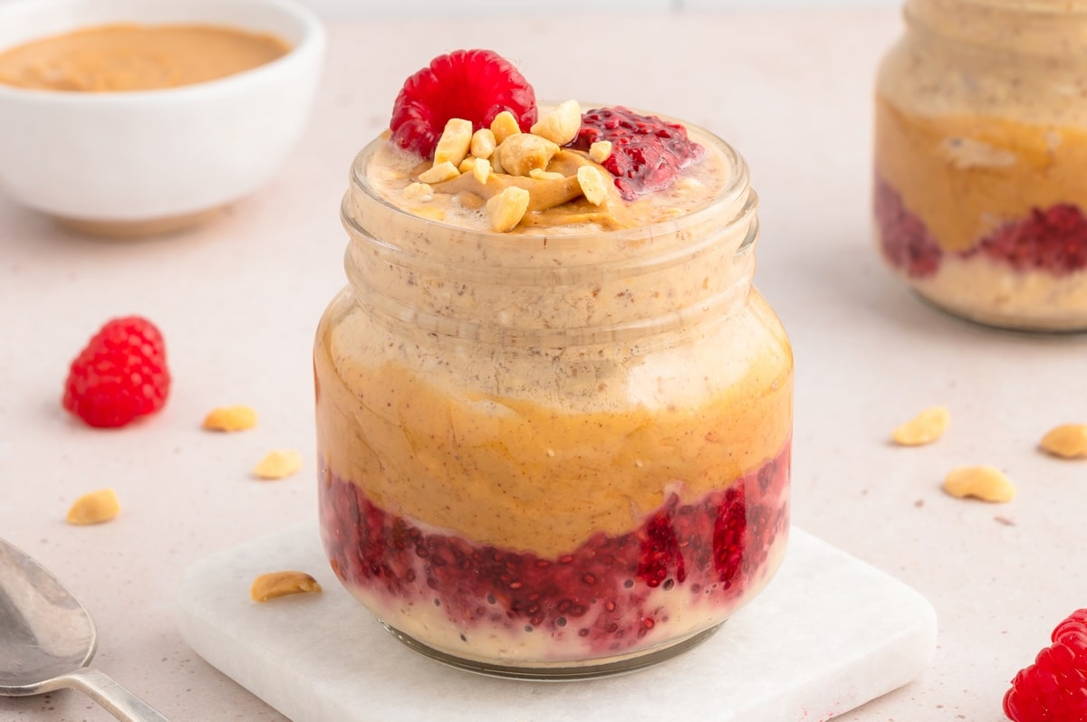 Peanut Butter and Jelly Overnight Oats Finished Peanut Butter and Jelly Overnight Oats in a bowl with a layer of peanut butter and jelly on top.