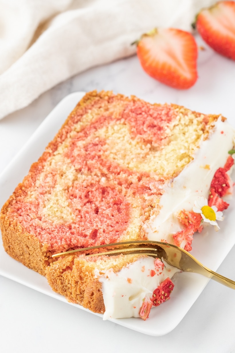 Never have to choose between your favorite flavors again with this strawberry and vanilla marble cake. If the eye-catching swirl pattern isn't enough to draw draw you in, maybe the rich and tangy cream cheese frosting will seal the deal. strawberry pound cake dessert