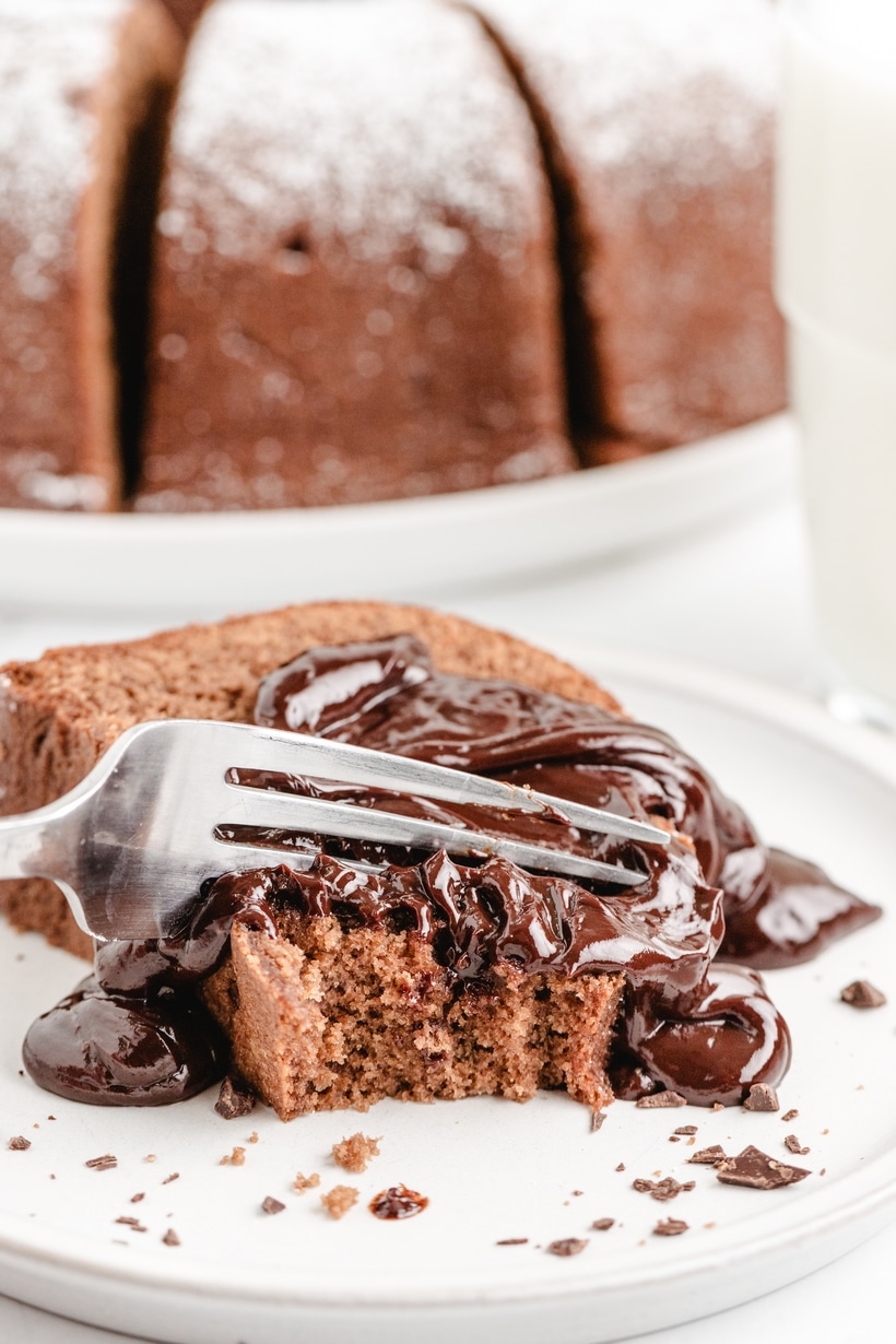 Chocolate pound cake undergoes a delicious transformation with the addition of Earl Grey tea in both the batter and dark chocolate drizzling sauce, infusing them both with the delicate nuances of bergamot. The intricate combination of flavors unfolds in every bite. chocolate cake