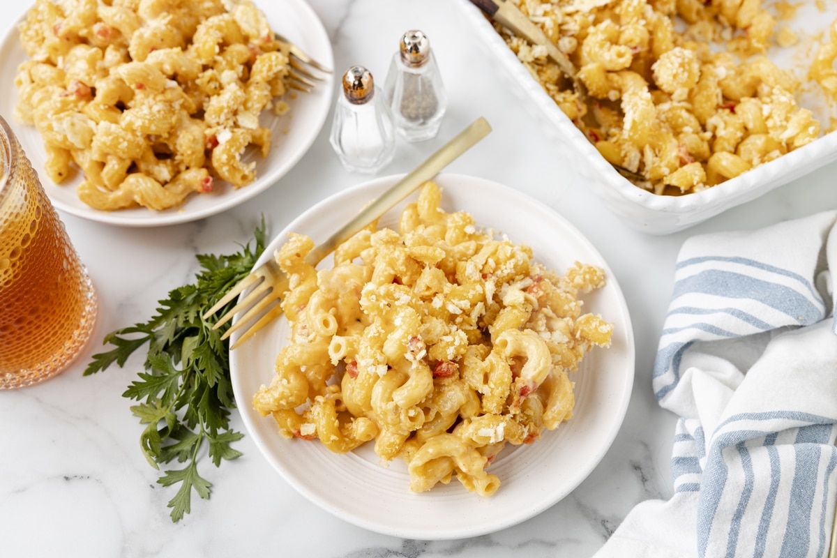 If you love pimento cheese in any form, you'll go crazy for it with macaroni. My pimento macaroni and cheese blends two Southern classics into one mouthwatering dish. The creamy cheese sauce, pimento peppers and crushed Ritz cracker topping make this a favorite side dish. macaroni and cheese with pimentos