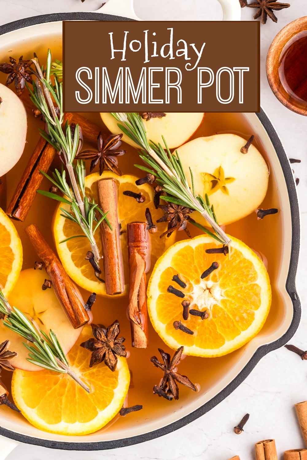 This holiday simmer pot fills your home with the best seasonal scents – no candles needed! It’s the easiest way to create a warm, inviting atmosphere for your holiday gatherings. via @cmpollak1