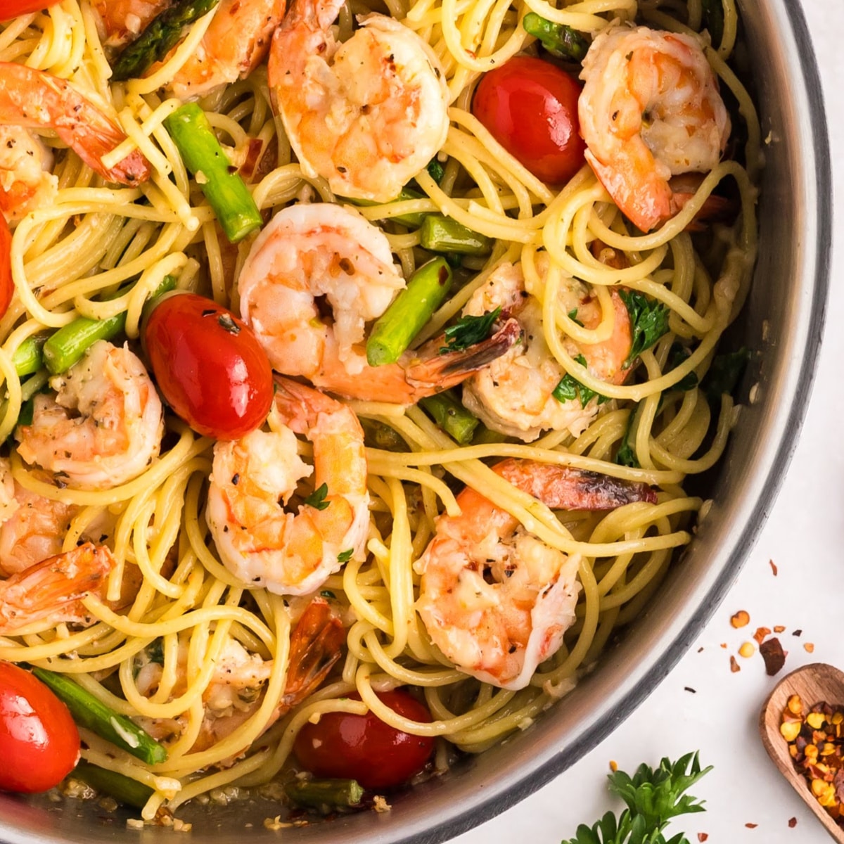 Garlic Shrimp Pasta with Asparagus and Tomatoes