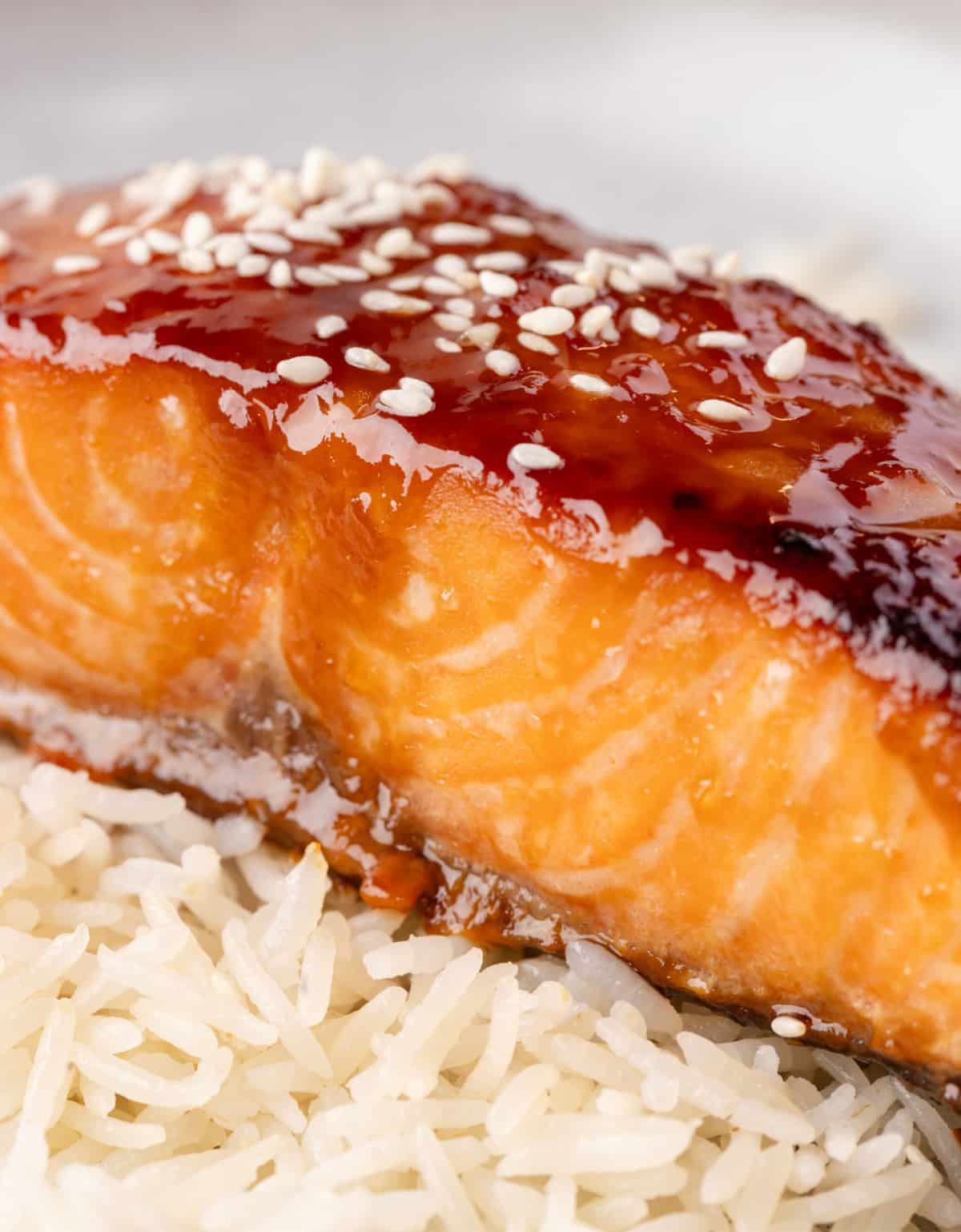 Sticky glazed salmon fillet topped with sesame seeds, served over fluffy rice.