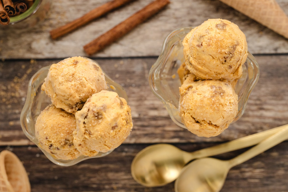 bowls of pumkin brown sugar ice cream