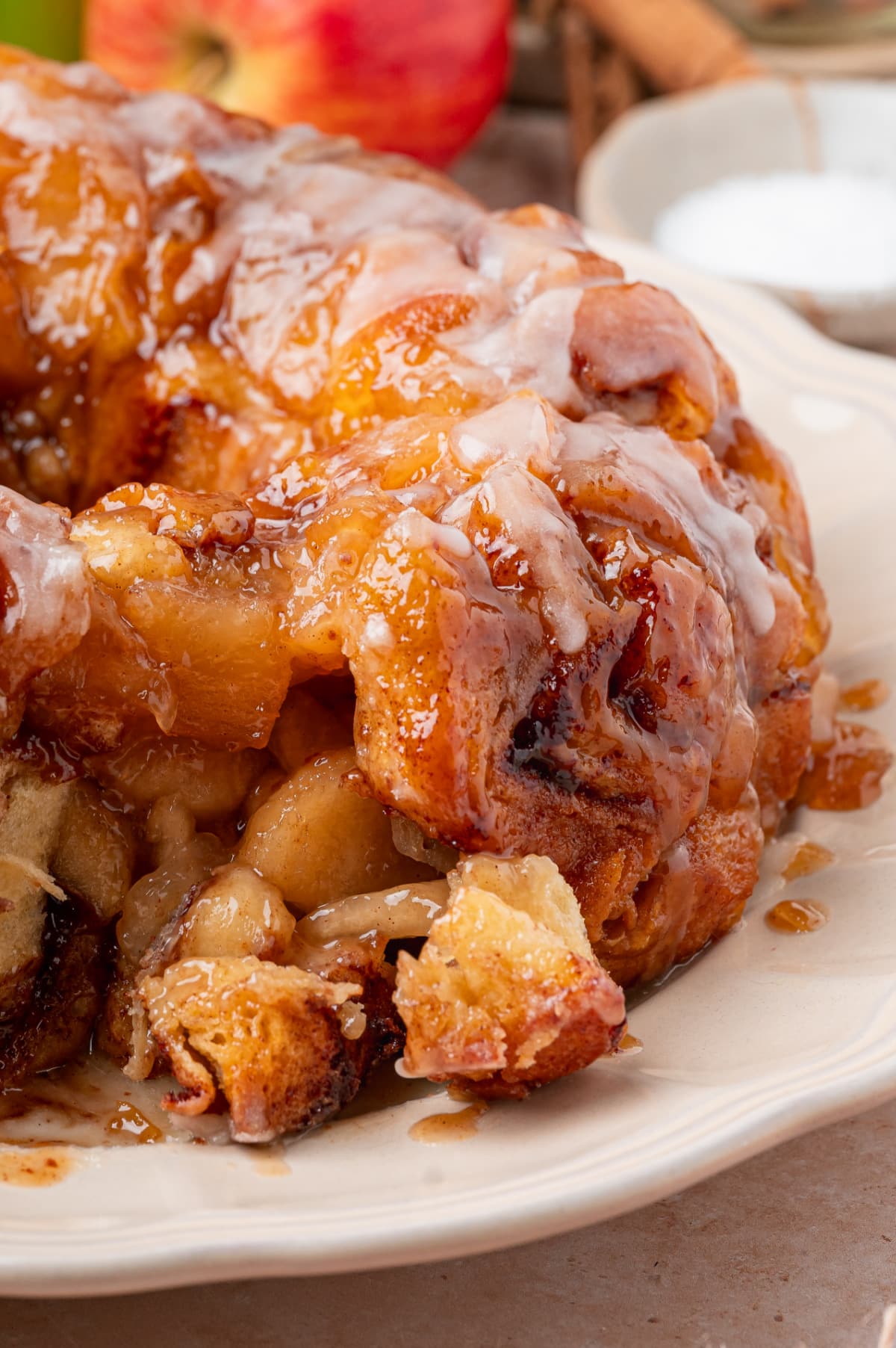 Apple Cinnamon Roll Monkey Bread with Apple Pie Filling apple-cinnamon-roll-monkey-bread-filling
