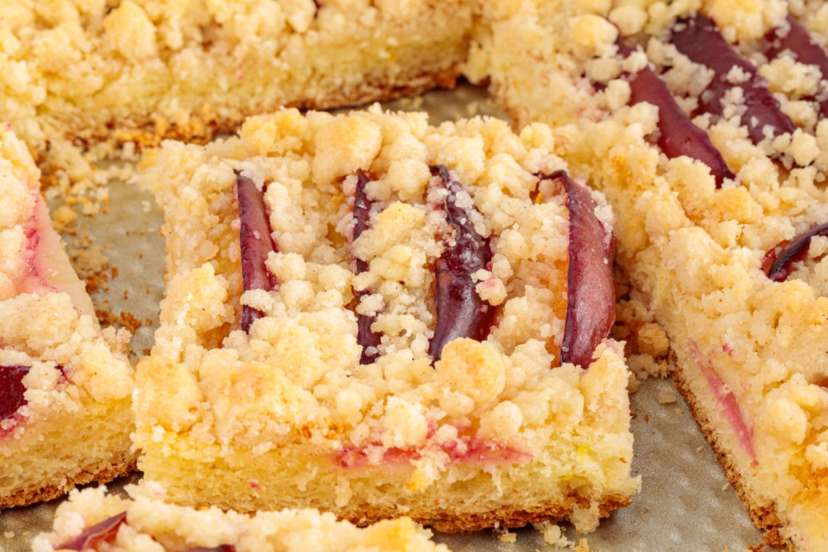 Pflaumenkuchen with Plums and Streusel Pflaumenkuchen squares with baked plums, buttery streusel, and a thin golden yeast cake.